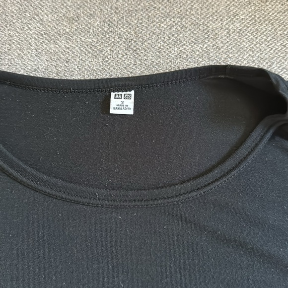 Uniqlo Heat tech Black short sleeve t shirt mens small - Picture 3 of 6